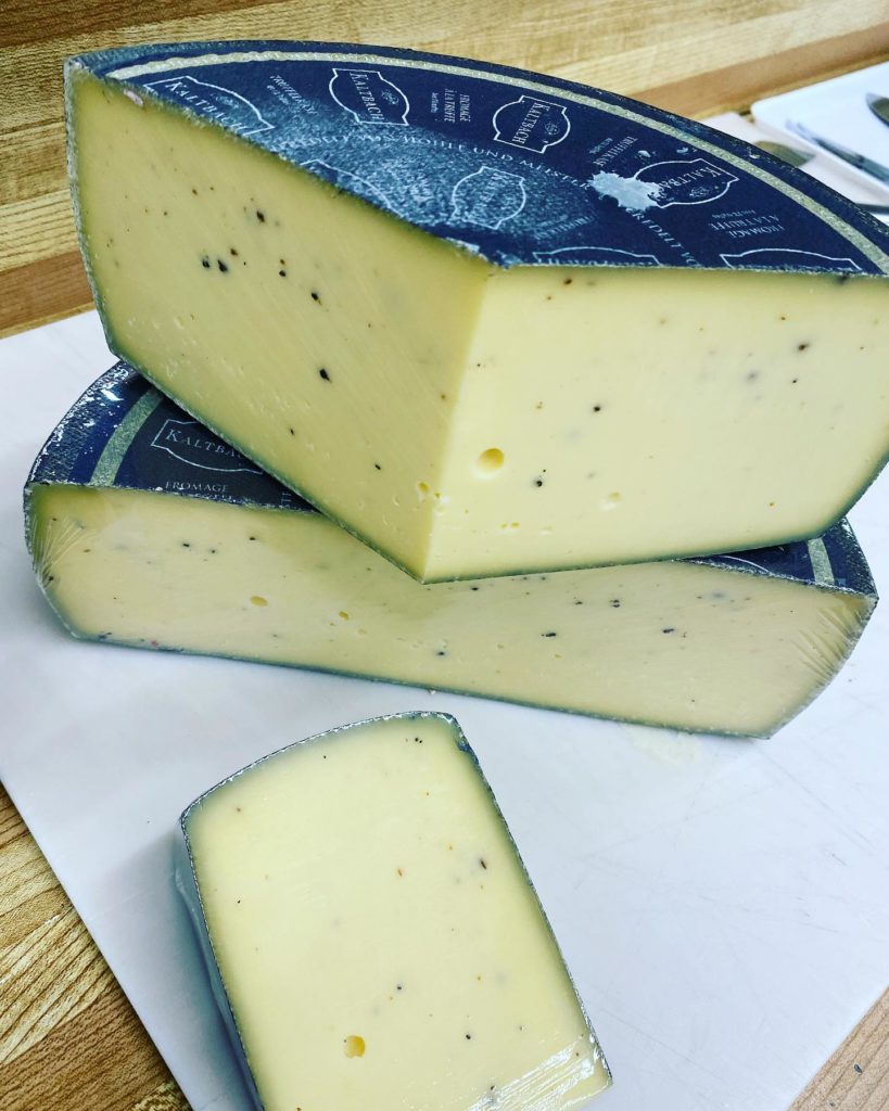 Tomme de Chèvre with black truffle (price /100g) Cheesee Peasee